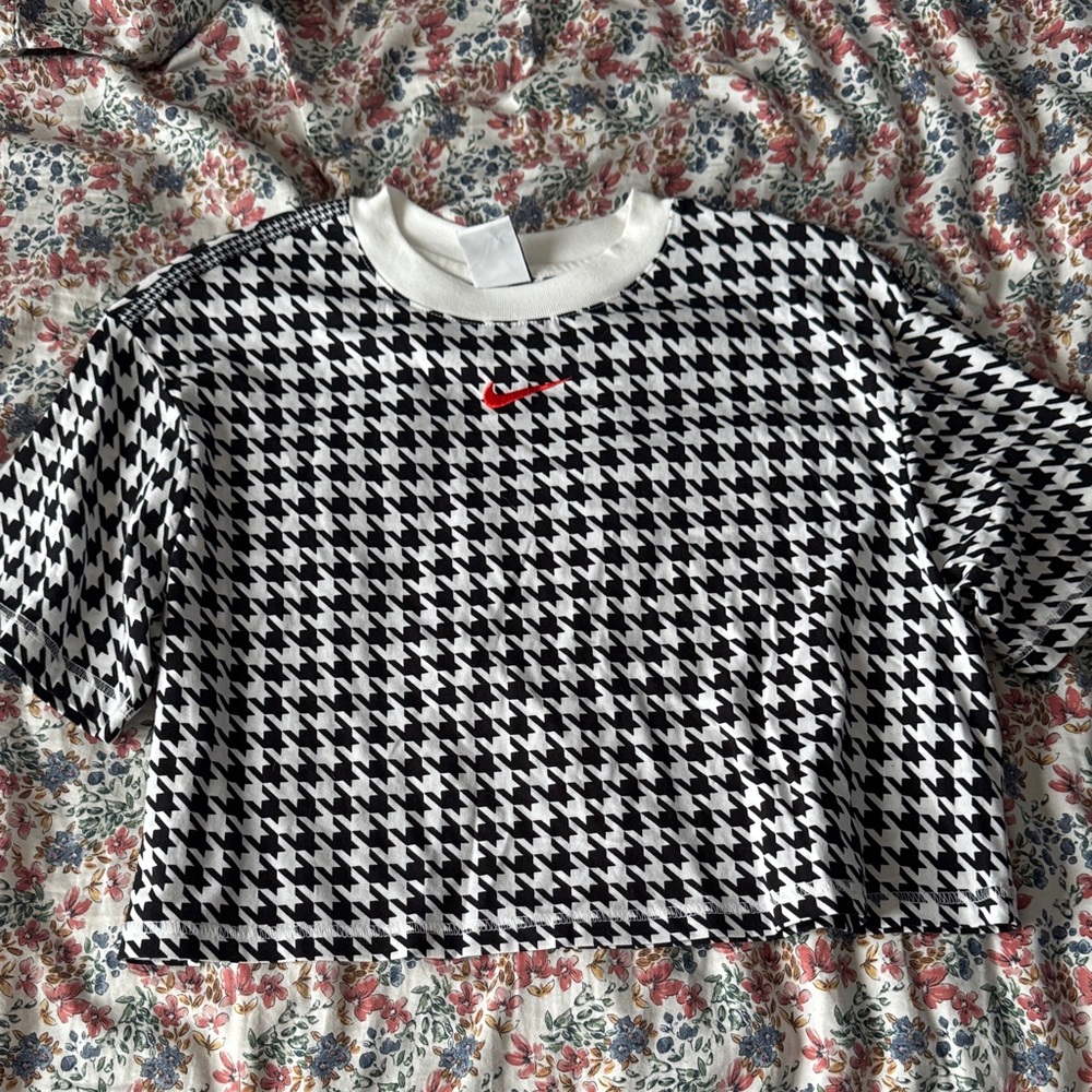 Nike Women's Black and White Houndstooth Crop Top